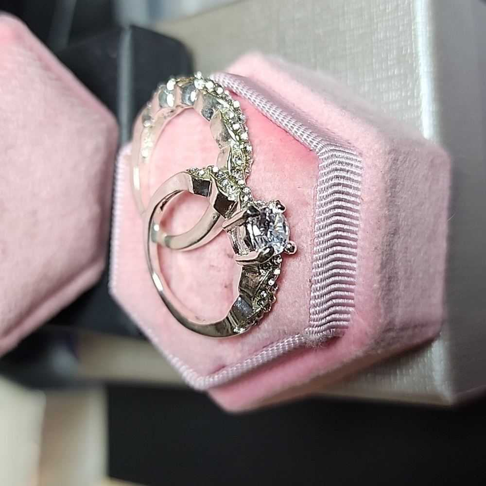 New Elegant 2pc Wedding Ring Set - Picture 5 of 11